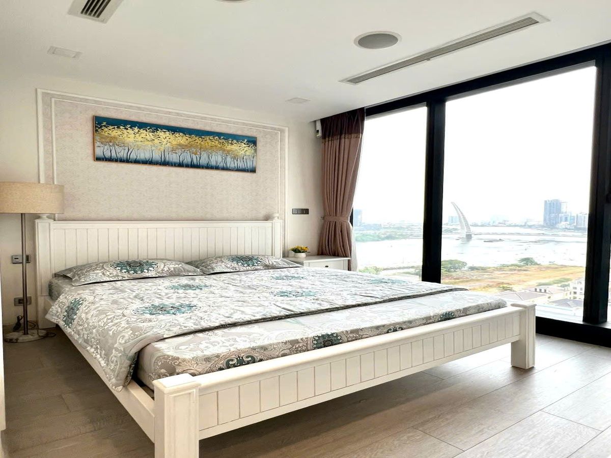 Giá căn hộ Vinhome Golden River Bason 2 Phòng Ngủ 68m2